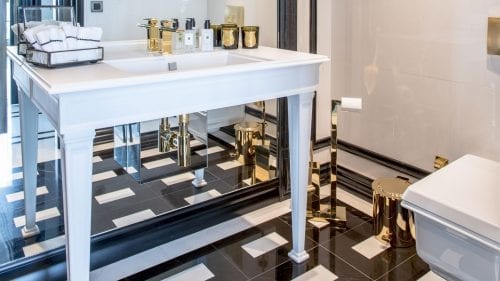 Highrise City Apartment																						 Residence Bathroom Flooring								 Black Diamond Thassos Calacatta Lucina							
														